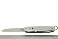 Victorinox Pioneer Alox Silver 0.8201.26 Couteau Suisse -KNIVESANDTOOLS Magasin 5V0 8201 26 07 victorinox pioneer alox silver 5v0 8201 26 d7
