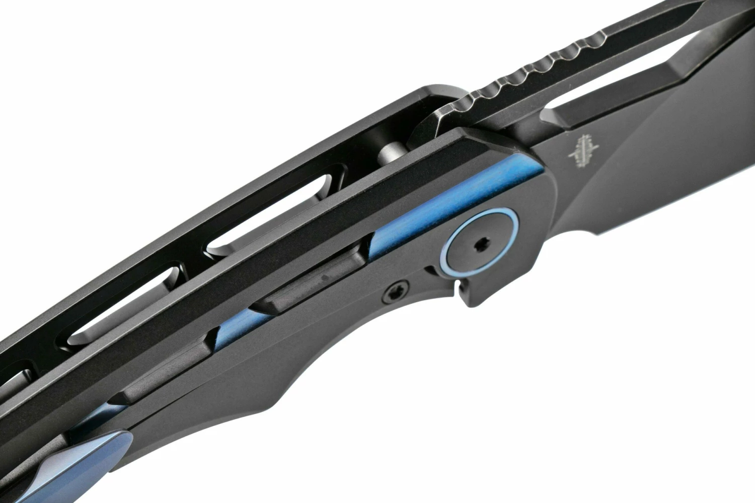 Bestech Fairchild BT2202C Stonewashed, Black & Blue Titanium Couteau De Poche 8 Bestech Fairchild BT2202C Stonewashed, Black & Blue Titanium Couteau De Poche – Image 6