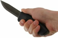 Mora Bushcraft Black 15 Mora Bushcraft Black -KNIVESANDTOOLS Magasin MO12043 06 mora bushcraft black mo12043 d6