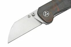 QSP Knife Penguin Mini QS130XS-E1, Satin 14C28N, Red Shredded Carbonfiber, Couteau De Poche -KNIVESANDTOOLS Magasin QS130XS E1 03 qsp