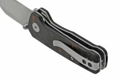 QSP Knife Penguin Mini QS130XS-E1, Satin 14C28N, Red Shredded Carbonfiber, Couteau De Poche -KNIVESANDTOOLS Magasin QS130XS E1 04 qsp