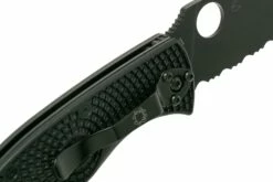 Spyderco Tenacious Lightweight Black C122SBBK FRN Serrated Couteau De Poche -KNIVESANDTOOLS Magasin SPC122SBBK 06 spyderco