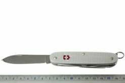 Victorinox Pioneer Farmer Alox 0.8241.26 Couteau Suisse -KNIVESANDTOOLS Magasin VT 8241 26 05 victorinox farmer vt 8241 26 d5