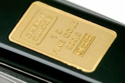 Victorinox Classic Gold Ingot 1gr 0.6203.87 Couteau Suisse -KNIVESANDTOOLS Magasin VT0 6203 87 04 victorinox