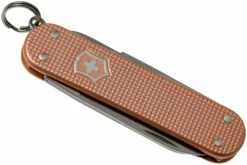 Victorinox Classic SD Alox Colours, Fresh Peach 0.6221.202G Couteau Suisse -KNIVESANDTOOLS Magasin VT0 6221 202G 04 victorinox