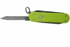 Victorinox Classic SD Alox Colors, Lime Twist 0.6221.241G Couteau Suisse -KNIVESANDTOOLS Magasin VT0 6221 241G 03 victorinox