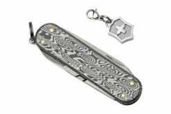 Victorinox Classic SD Brilliant, Damast, 0.6221.34 Couteau Suisse -KNIVESANDTOOLS Magasin VT0 6221 34 05 victorinox