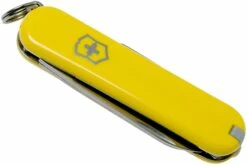 Victorinox Classic SD Jaune 0.6223.8 Couteau Suisse -KNIVESANDTOOLS Magasin VT0 6223 8 04 victorinox