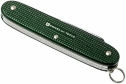 Victorinox Pioneer Alox Green 0.8201.24R4.KTE1 Knivesandtools Edition, Couteau Suisse 11 Victorinox Pioneer Alox Green 0.8201.24R4.KTE1 Knivesandtools Edition, Couteau Suisse -KNIVESANDTOOLS Magasin VT0 8201 24R4 KTE1 04 victorinox