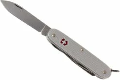 Victorinox Pioneer X Argent 0.8231.26 Couteau Suisse -KNIVESANDTOOLS Magasin VT0 8231 26 04 victorinox pioneer x vt0 8231 26 04