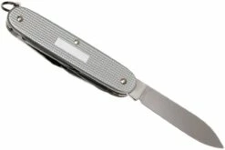 Victorinox Pioneer X Argent 0.8231.26 Couteau Suisse -KNIVESANDTOOLS Magasin VT0 8231 26 05 victorinox pioneer x vt0 8231 26 05