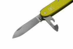 Victorinox Pioneer X Alox Limited Edition 2023, 0.8231.L23 Electric Yellow, Couteau Suisse -KNIVESANDTOOLS Magasin VT0 8231 L23 03 victorinox