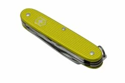Victorinox Pioneer X Alox Limited Edition 2023, 0.8231.L23 Electric Yellow, Couteau Suisse -KNIVESANDTOOLS Magasin VT0 8231 L23 05 victorinox