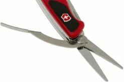 Victorinox RangerGrip 71 Gardener Rouge-noir VT0.9713.C Couteau Suisse -KNIVESANDTOOLS Magasin VT0 9713 C 03 victorinox rangergrip 71 gardener vt0 9713 c d3