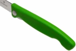 Victorinox SwissClassic 6.7836.F4B Couteau à Légumes Pliant Dentelé, Vert 14 Victorinox SwissClassic 6.7836.F4B Couteau à Légumes Pliant Dentelé, Vert -KNIVESANDTOOLS Magasin VT6 7836 F4B 06 victorinox